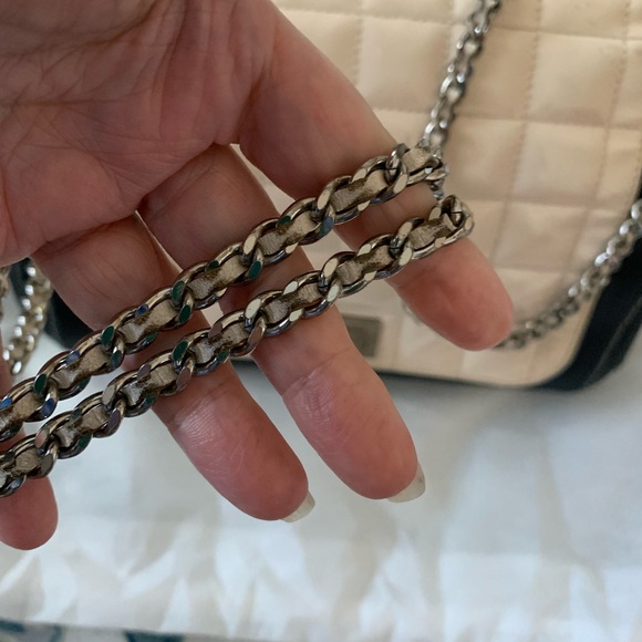 CHANEL Vintage Chocolate Bar Shoulder Bag Black & Cream Good Condition - Picture 4 of 14